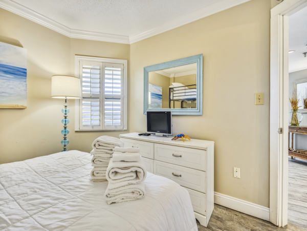 Vacation Condo in Destin Sleeps 9 Guests